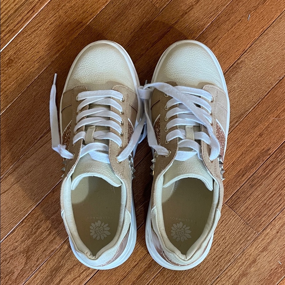 Beige and White Sneakers with gold glitter on the sides